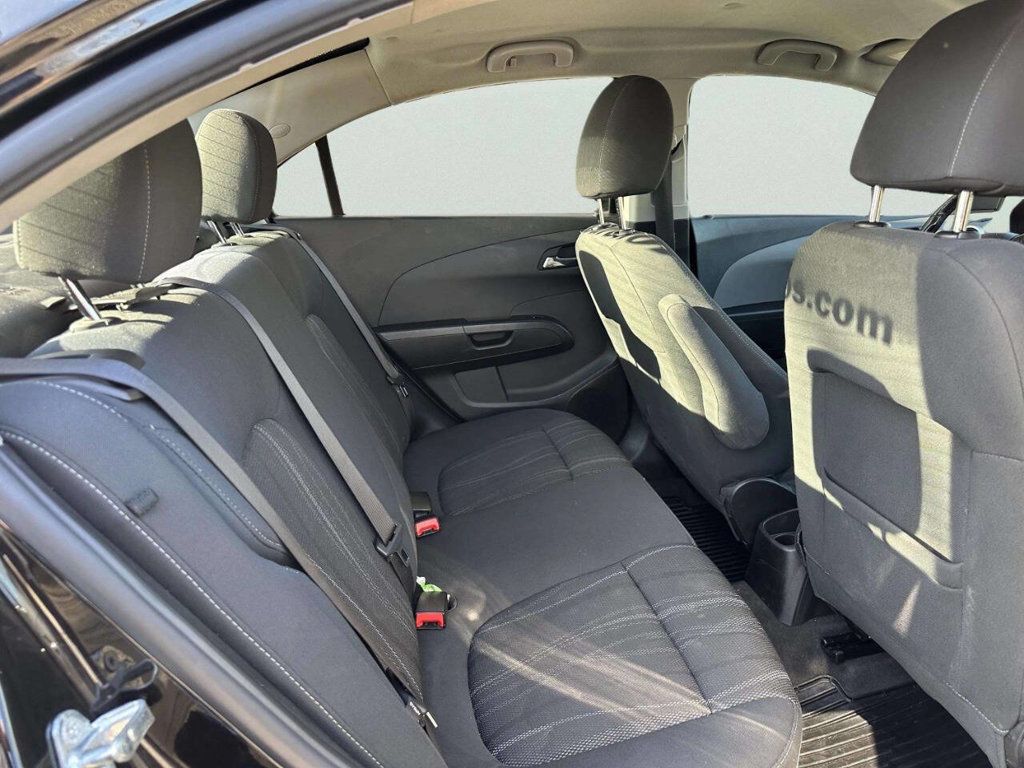 2017 Chevrolet Sonic 4dr Sedan Automatic LT - 22963905 - 17