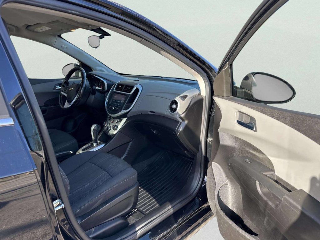 2017 Chevrolet Sonic 4dr Sedan Automatic LT - 22963905 - 18