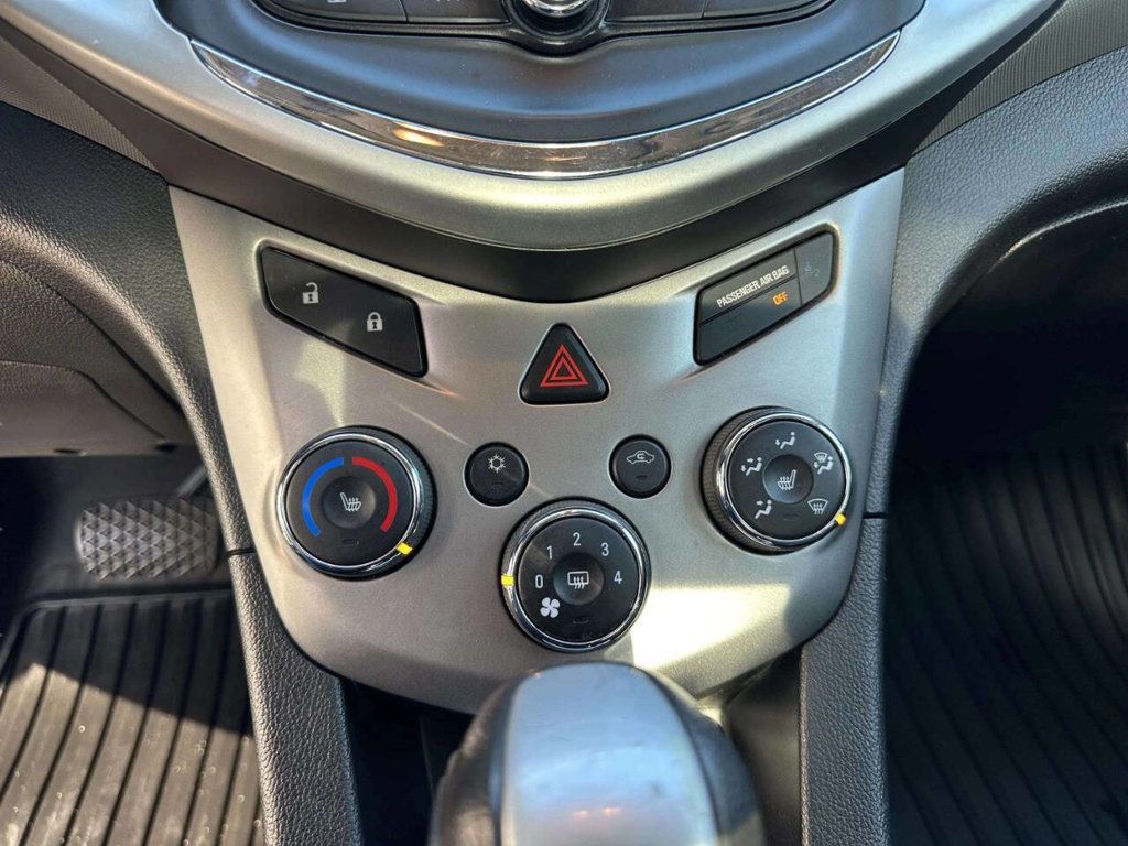 2017 Chevrolet Sonic 4dr Sedan Automatic LT - 22963905 - 26