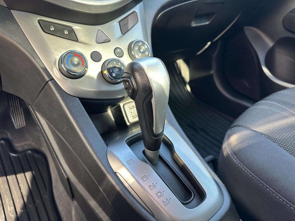 2017 Chevrolet Sonic 4dr Sedan Automatic LT - 22963905 - 27