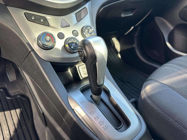 2017 Chevrolet Sonic 4dr Sedan Automatic LT - 22963905 - 27