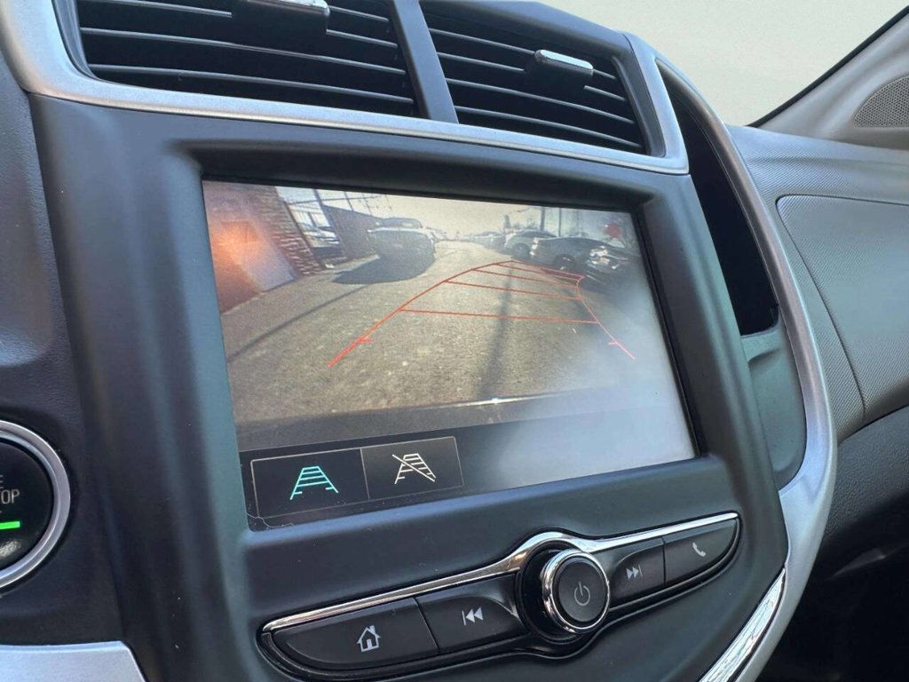 2017 Chevrolet Sonic 4dr Sedan Automatic LT - 22963905 - 29