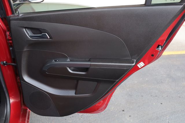 2017 Chevrolet Sonic 4dr Sedan Automatic LT - 22969118 - 19