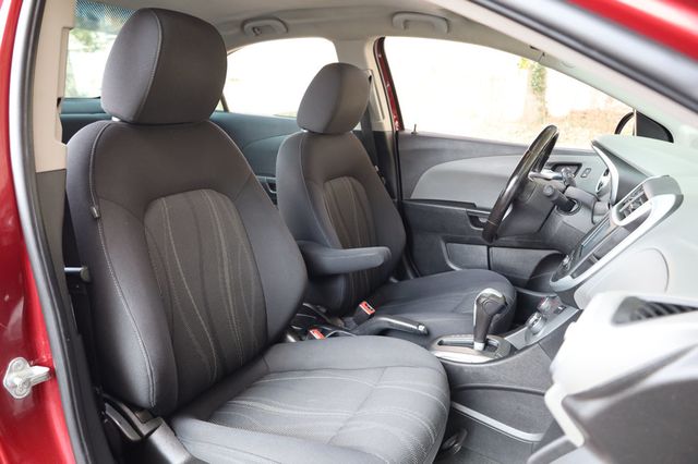 2017 Chevrolet Sonic 4dr Sedan Automatic LT - 22969118 - 24