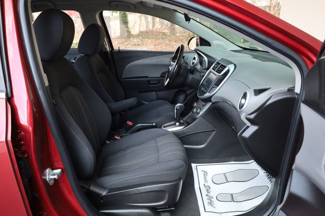 2017 Chevrolet Sonic 4dr Sedan Automatic LT - 22969118 - 25