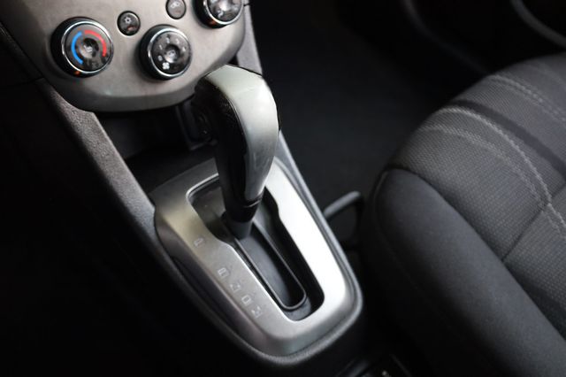 2017 Chevrolet Sonic 4dr Sedan Automatic LT - 22969118 - 38