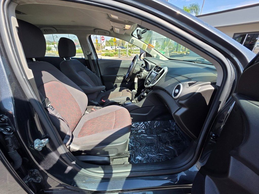 2017 Chevrolet Sonic LT - 22964968 - 11