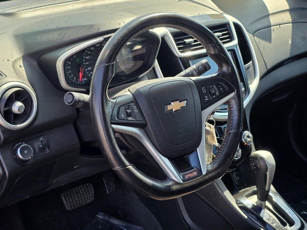 2017 Chevrolet Sonic LT - 22964968 - 17