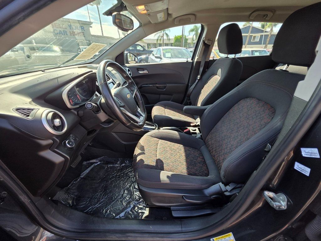 2017 Chevrolet Sonic LT - 22964968 - 18