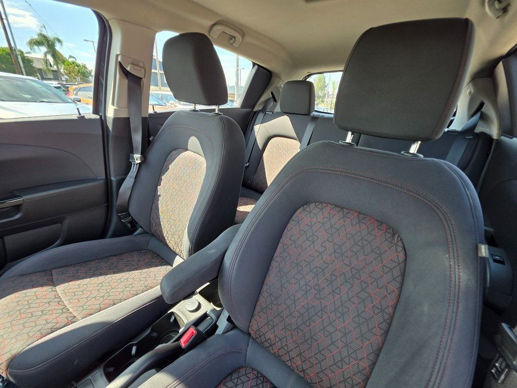 2017 Chevrolet Sonic LT - 22964968 - 19