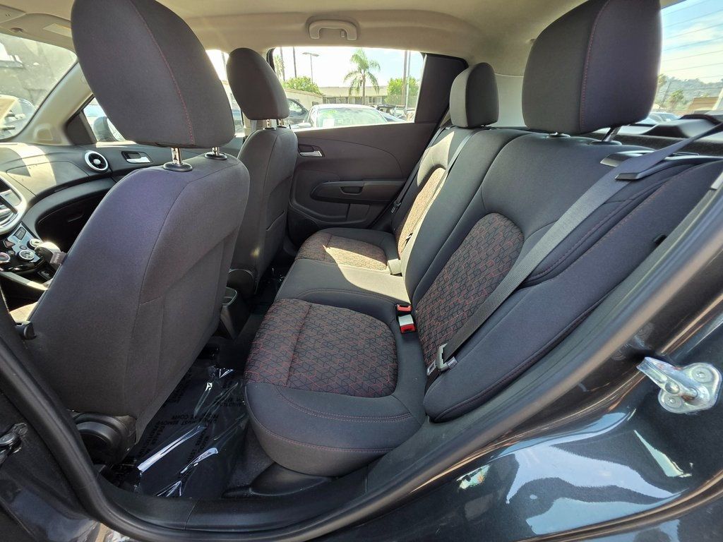 2017 Chevrolet Sonic LT - 22964968 - 20