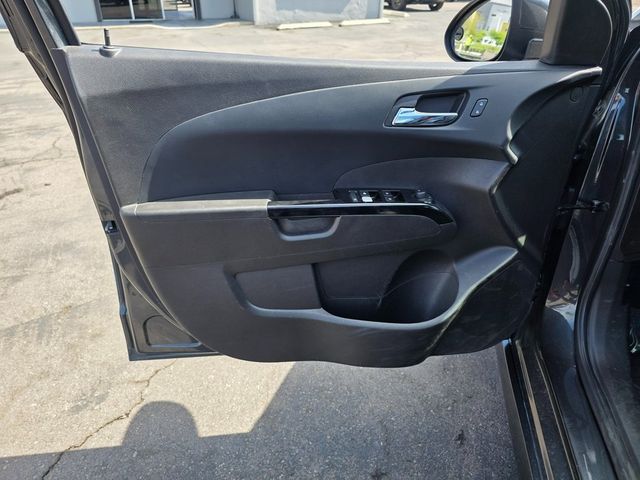 2017 Chevrolet Sonic LT - 22964968 - 24