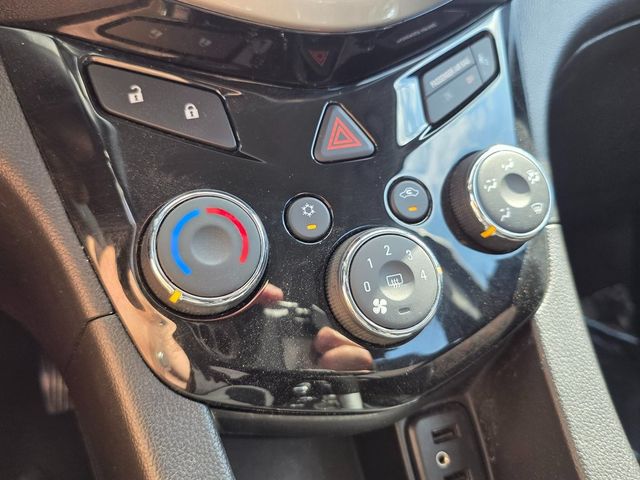 2017 Chevrolet Sonic LT - 22964968 - 33