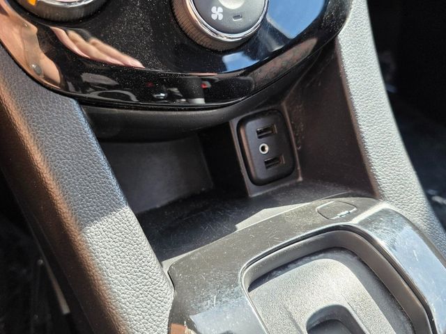 2017 Chevrolet Sonic LT - 22964968 - 34