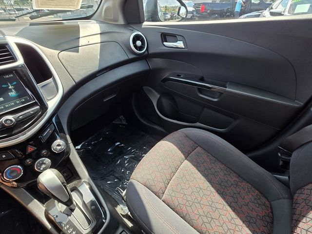 2017 Chevrolet Sonic LT - 22964968 - 37