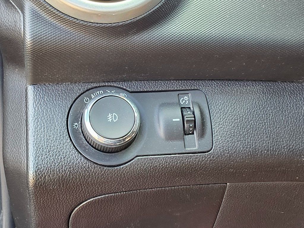 2017 Chevrolet Sonic LT - 22964968 - 41