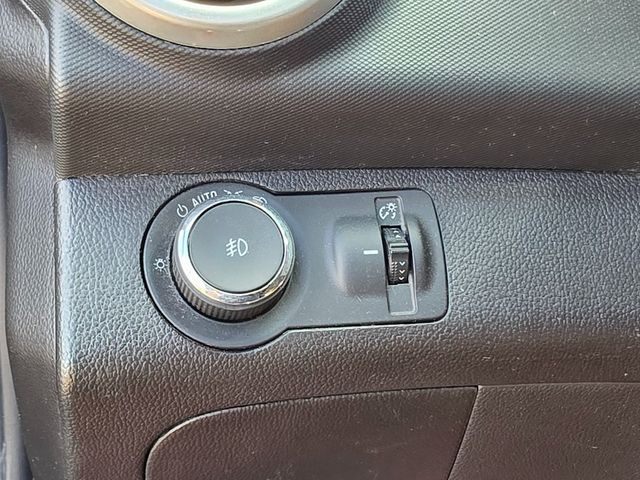 2017 Chevrolet Sonic LT - 22964968 - 41