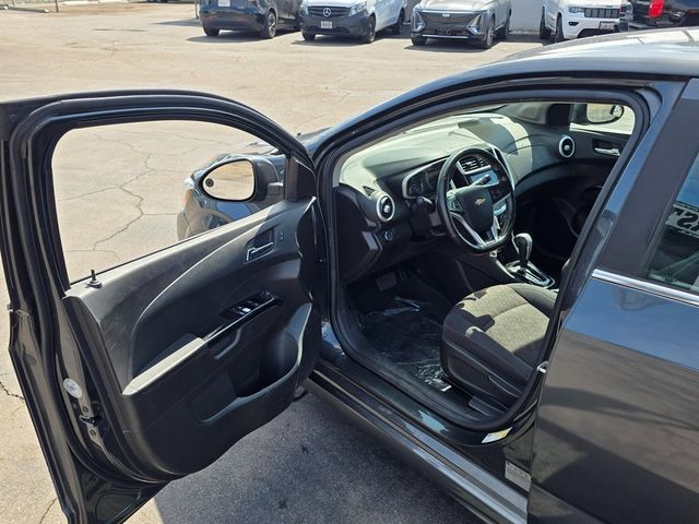 2017 Chevrolet Sonic LT - 22964968 - 42