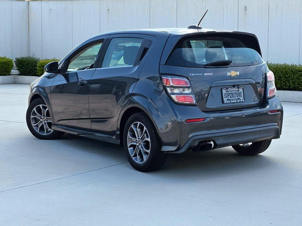 2017 Chevrolet Sonic LT - 22964968 - 4
