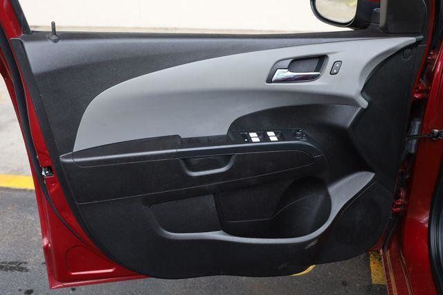 2017 Chevrolet Sonic LT - 23064045 - 12