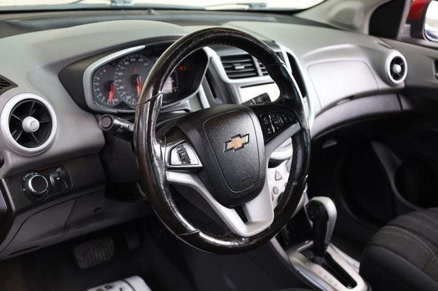 2017 Chevrolet Sonic LT - 23064045 - 13