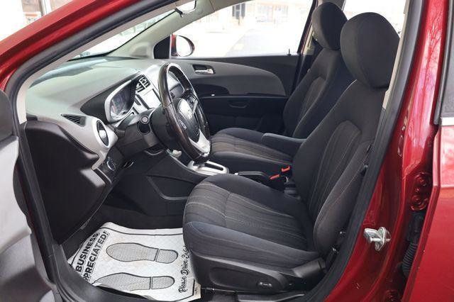 2017 Chevrolet Sonic LT - 23064045 - 14
