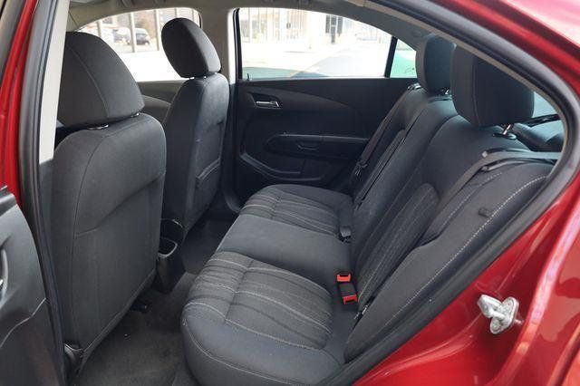 2017 Chevrolet Sonic LT - 23064045 - 17