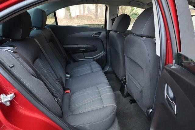 2017 Chevrolet Sonic LT - 23064045 - 21