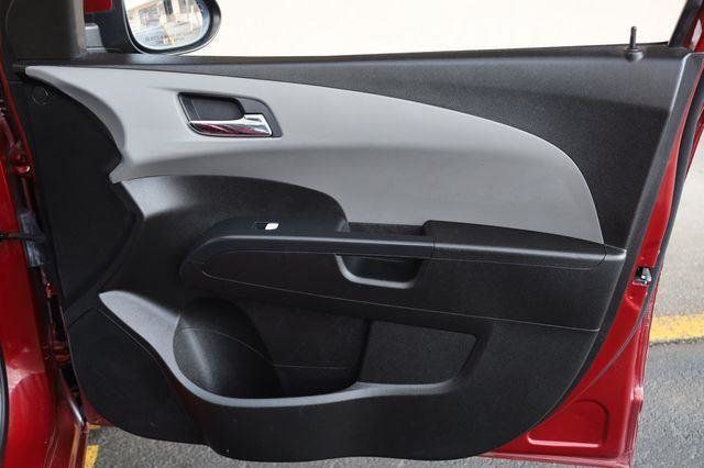 2017 Chevrolet Sonic LT - 23064045 - 23