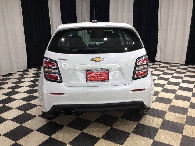 2017 Chevrolet Sonic LT - 21748168 - 4