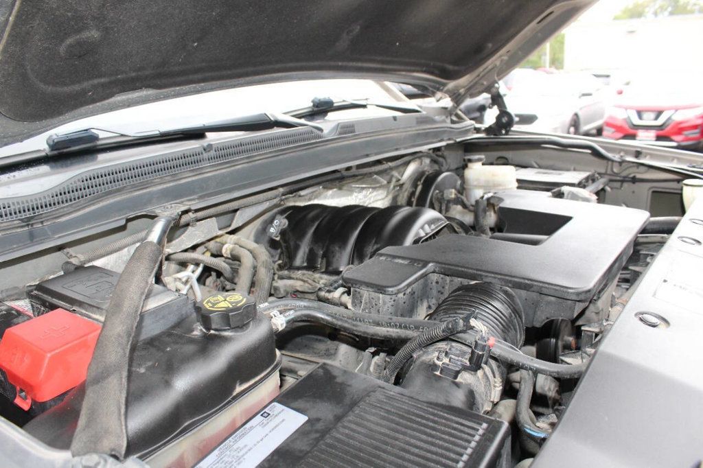 2017 Chevrolet Suburban 4WD 4dr 1500 LS - 22919935 - 10