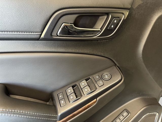 2017 Chevrolet Suburban 4WD 4dr 1500 LT - 22871522 - 10