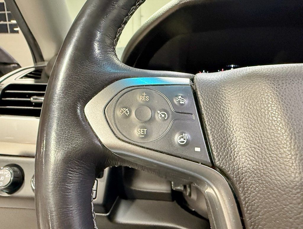 2017 Chevrolet Suburban 4WD 4dr 1500 LT - 22945097 - 10