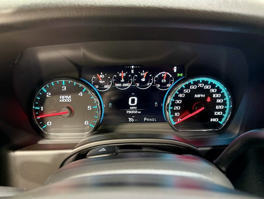 2017 Chevrolet Suburban 4WD 4dr 1500 LT - 22945097 - 12