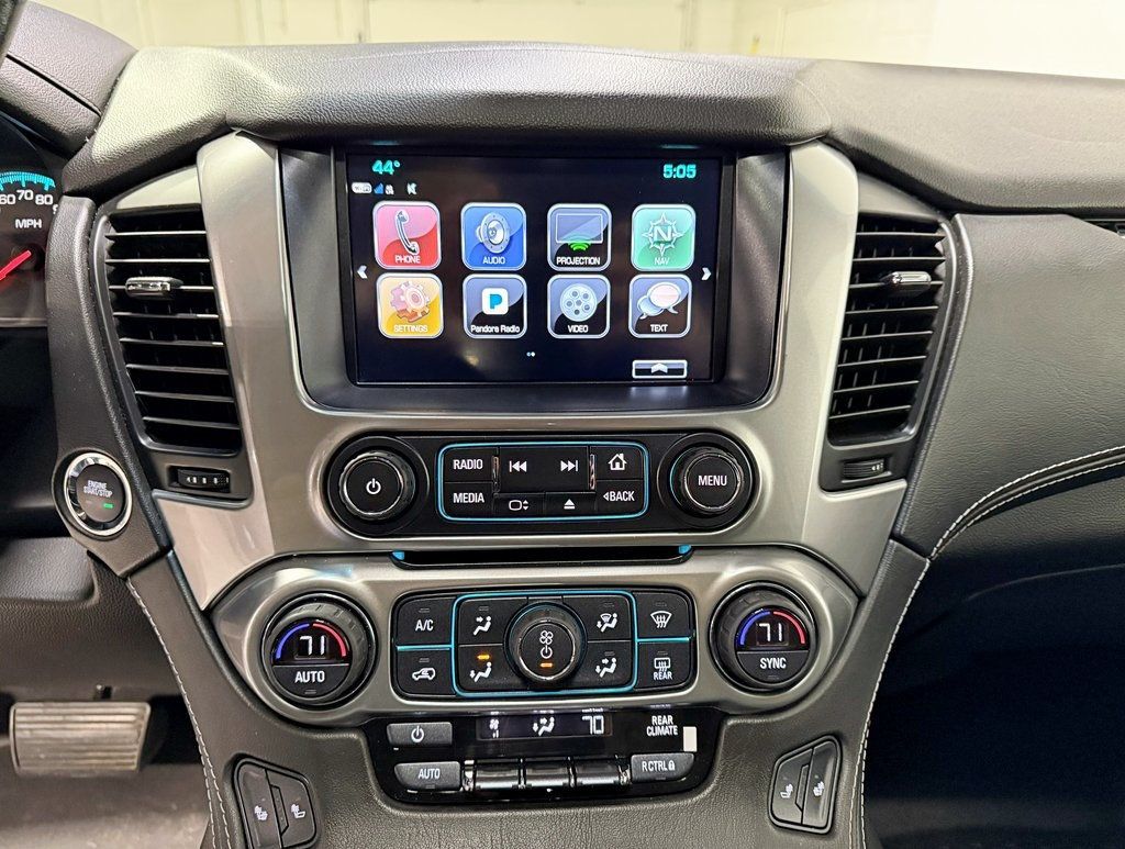 2017 Chevrolet Suburban 4WD 4dr 1500 LT - 22945097 - 14