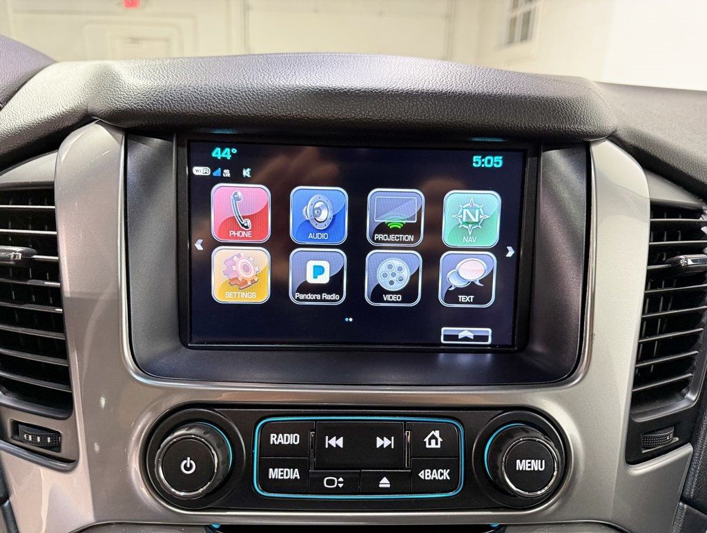 2017 Chevrolet Suburban 4WD 4dr 1500 LT - 22945097 - 15