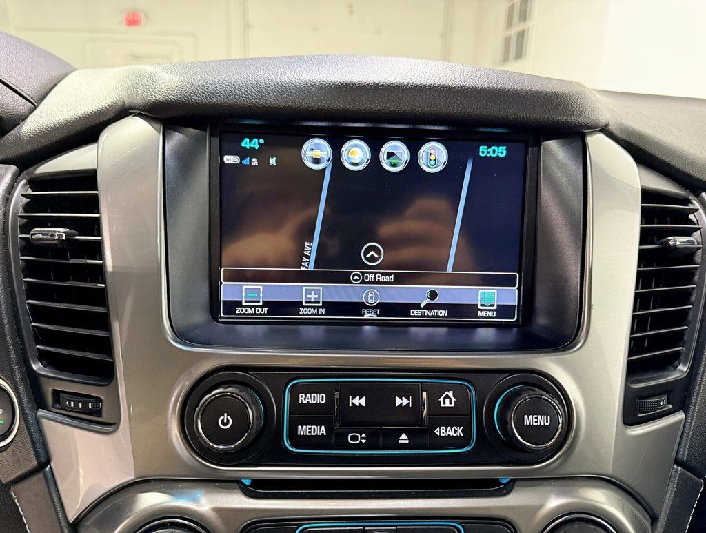 2017 Chevrolet Suburban 4WD 4dr 1500 LT - 22945097 - 16