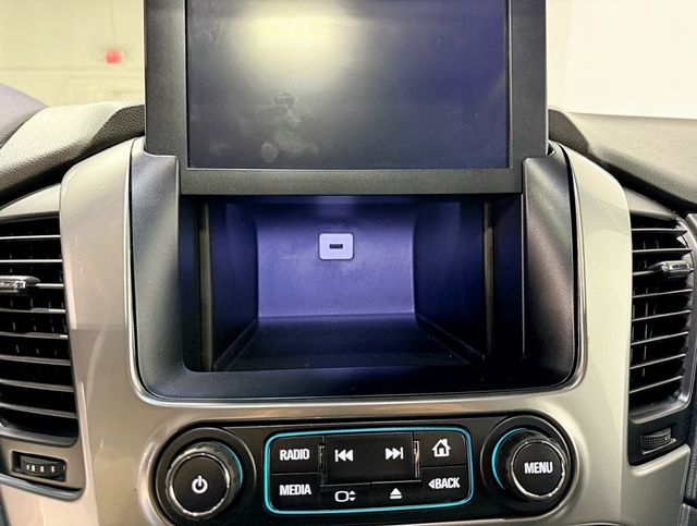 2017 Chevrolet Suburban 4WD 4dr 1500 LT - 22945097 - 18