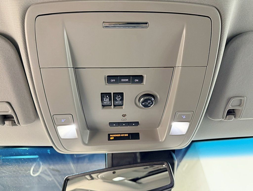 2017 Chevrolet Suburban 4WD 4dr 1500 LT - 22945097 - 23