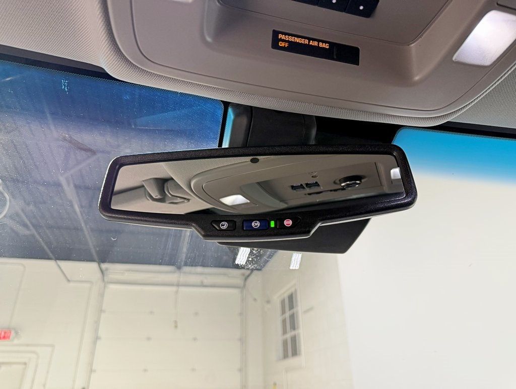 2017 Chevrolet Suburban 4WD 4dr 1500 LT - 22945097 - 24