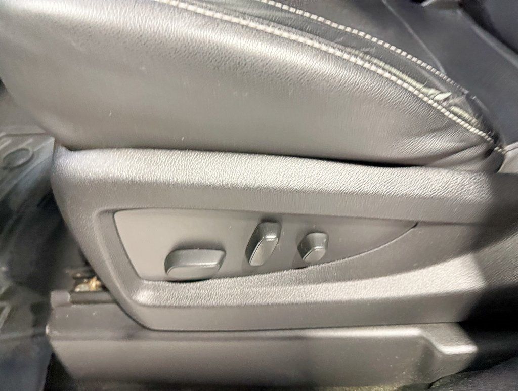 2017 Chevrolet Suburban 4WD 4dr 1500 LT - 22945097 - 28