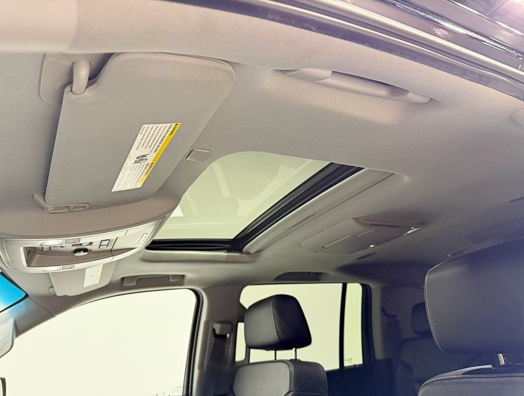 2017 Chevrolet Suburban 4WD 4dr 1500 LT - 22945097 - 30