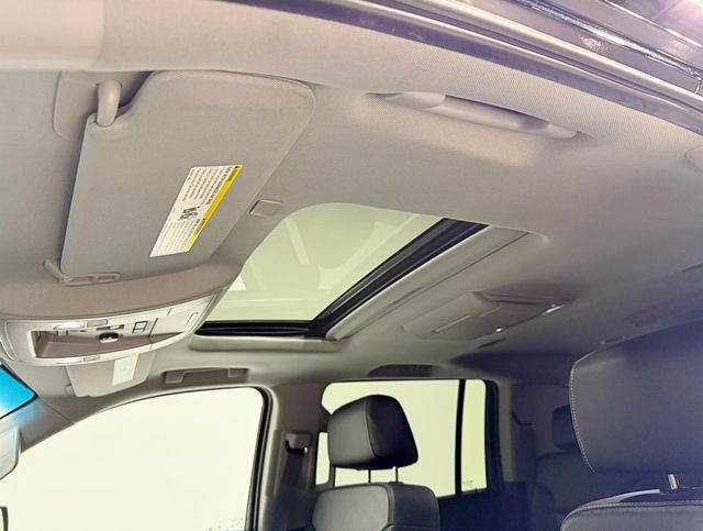 2017 Chevrolet Suburban 4WD 4dr 1500 LT - 22945097 - 30