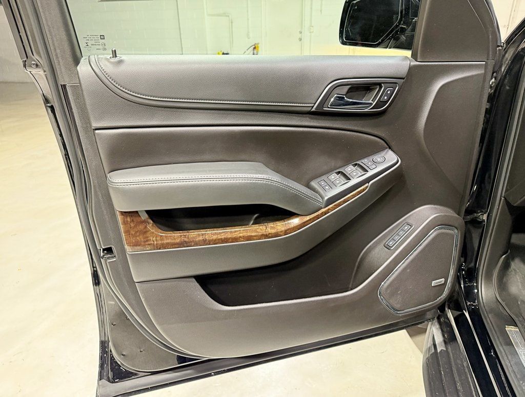 2017 Chevrolet Suburban 4WD 4dr 1500 LT - 22945097 - 31