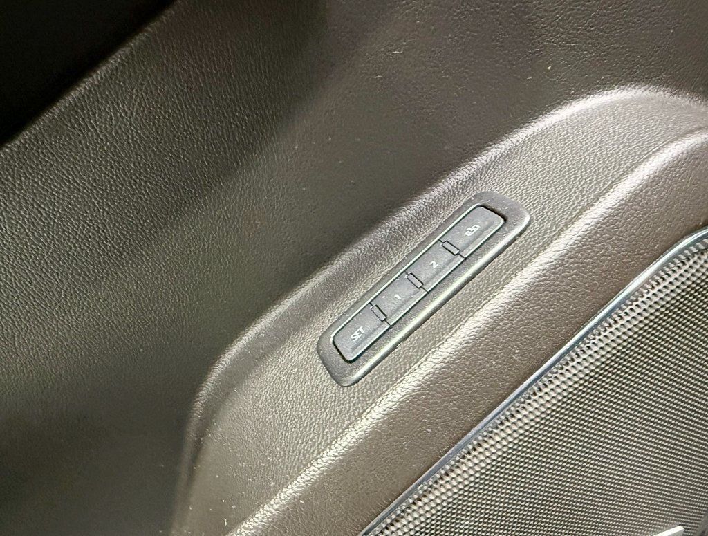 2017 Chevrolet Suburban 4WD 4dr 1500 LT - 22945097 - 33