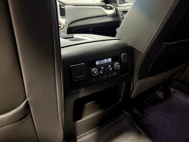 2017 Chevrolet Suburban 4WD 4dr 1500 LT - 22945097 - 38