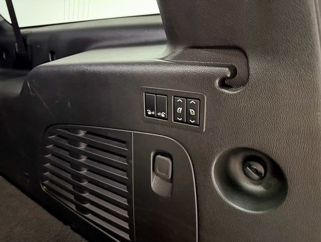 2017 Chevrolet Suburban 4WD 4dr 1500 LT - 22945097 - 44