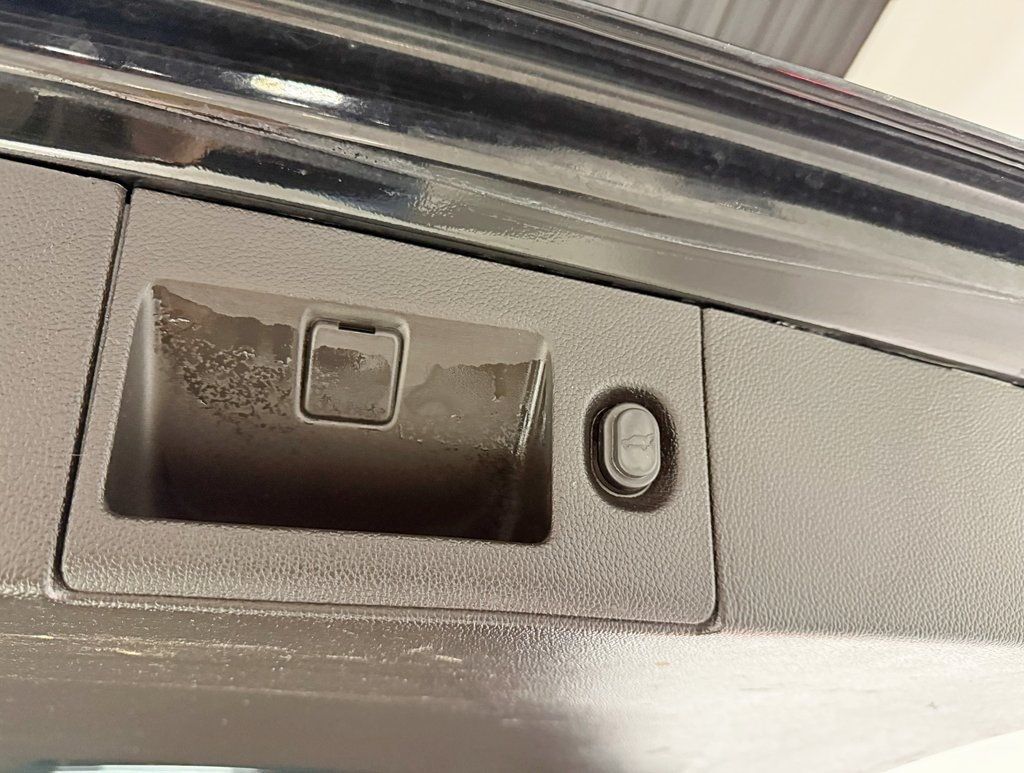 2017 Chevrolet Suburban 4WD 4dr 1500 LT - 22945097 - 45