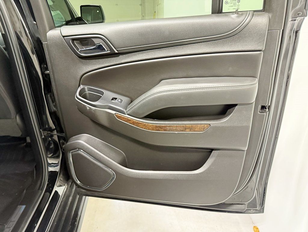 2017 Chevrolet Suburban 4WD 4dr 1500 LT - 22945097 - 50