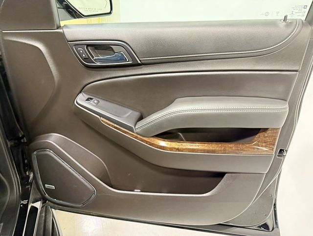 2017 Chevrolet Suburban 4WD 4dr 1500 LT - 22945097 - 56